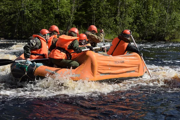 Regione Karelia Russia 2016 Rafting Turistico Gommone Sul Fiume Dalle — Foto Stock