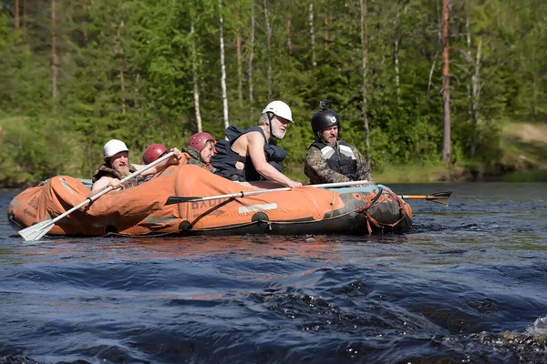 Região Karelia Rússia 2016 Rafting Turístico Uma Balsa Inflável Rio — Fotografia de Stock