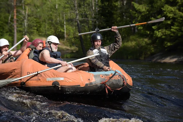 Região Karelia Rússia 2016 Rafting Turístico Uma Balsa Inflável Rio — Fotografia de Stock