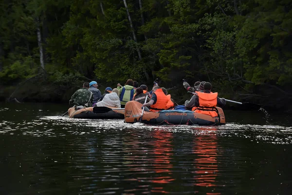 Região Karelia Rússia 2016 Rafting Turístico Uma Balsa Inflável Rio — Fotografia de Stock