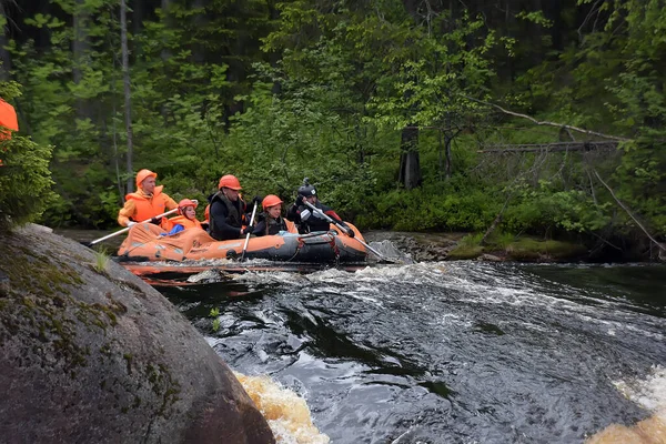 Regione Karelia Russia 2016 Rafting Turistico Gommone Sul Fiume Dalle — Foto Stock