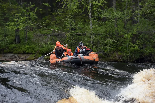 Karelia Region Russland 2016 Touristen Rafting Auf Einem Aufblasbaren Floß — Stockfoto