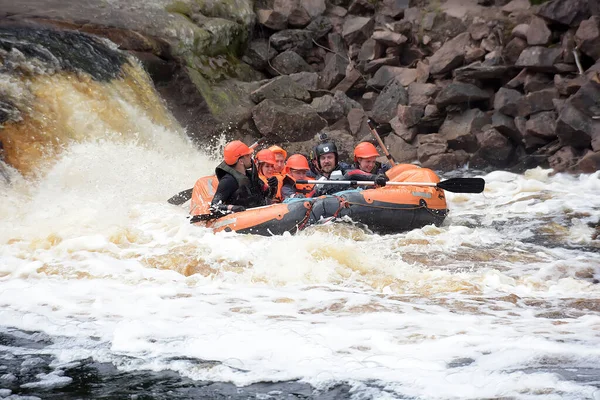 Região Karelia Rússia 2016 Rafting Turístico Uma Balsa Inflável Rio — Fotografia de Stock