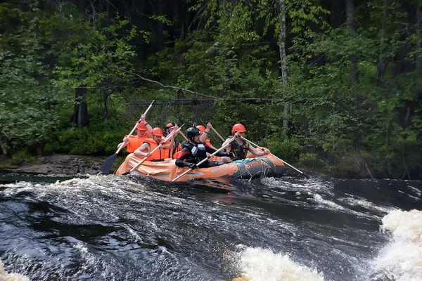 Região Karelia Rússia 2016 Rafting Turístico Uma Balsa Inflável Rio — Fotografia de Stock