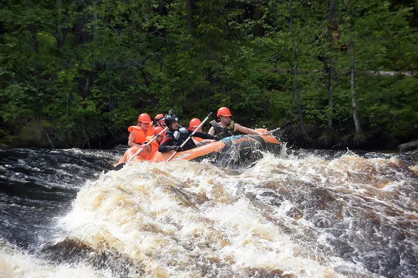 Região Karelia Rússia 2016 Rafting Turístico Uma Balsa Inflável Rio — Fotografia de Stock