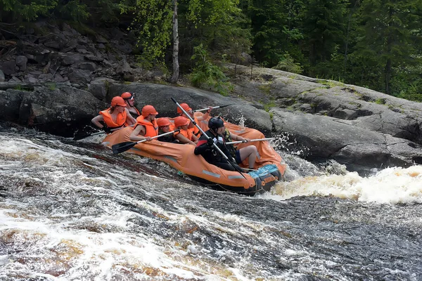 Regione Karelia Russia 2016 Rafting Turistico Gommone Sul Fiume Dalle — Foto Stock