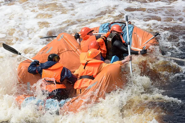 Região Karelia Rússia 2016 Rafting Turístico Uma Balsa Inflável Rio — Fotografia de Stock