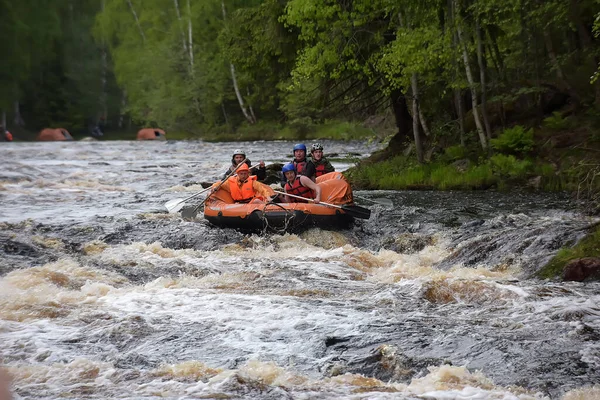 Región Karelia Rusia 2016 Rafting Turístico Una Balsa Inflable Río — Foto de Stock