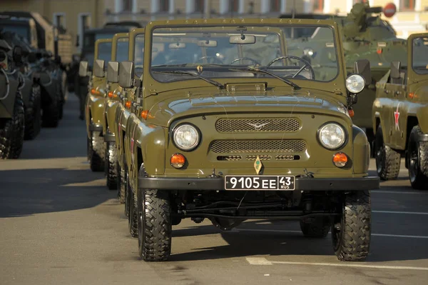 ロシア サンクトペテルブルク07 2016勝利パレードの準備のためのUaz軍用車両 — ストック写真