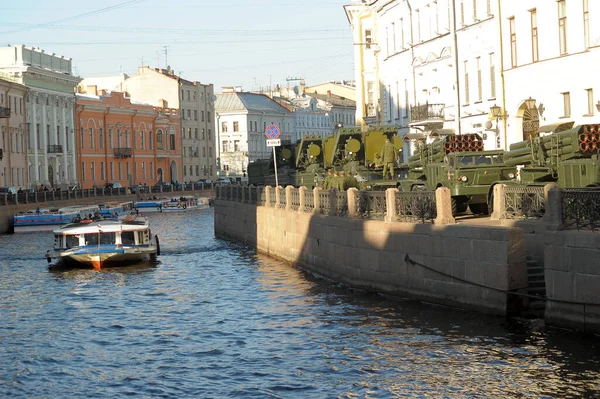 Rusya Petersburg 2016 Zafer Yürüyüşü Hazırlıkları Için Askeri Araç Donanım — Stok fotoğraf