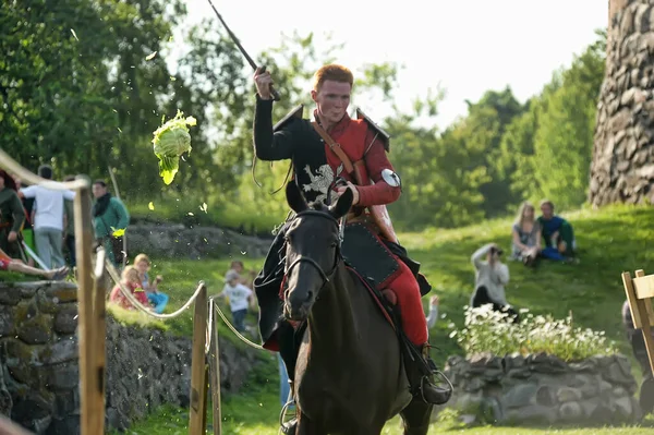 Rosja Sankt Petersburg 2016 Rycerz Koniu Zbroi Wojskowej Turnieju Rycerskim — Zdjęcie stockowe