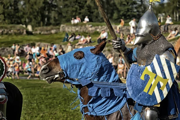 Rússia São Petersburgo 2016 Cavaleiro Cavalo Armadura Militar Torneio Cavalaria — Fotografia de Stock