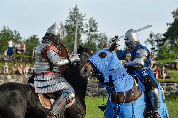 Rusia Sankt Petersburg 2016 Cavaler Călare Armură Militară Turneul Cavaler — Fotografie, imagine de stoc