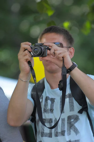 Rosja Sankt Petersburg 2016 Fotografowie Widzowie Kamerami Festiwalu Motor Show — Zdjęcie stockowe