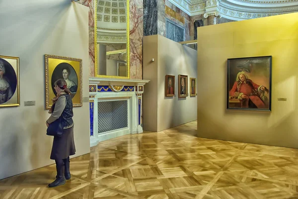 Rosja Sankt Petersburg 2014 Muzeum Zamku Michajłowskiego Obrazy Ścianach — Zdjęcie stockowe