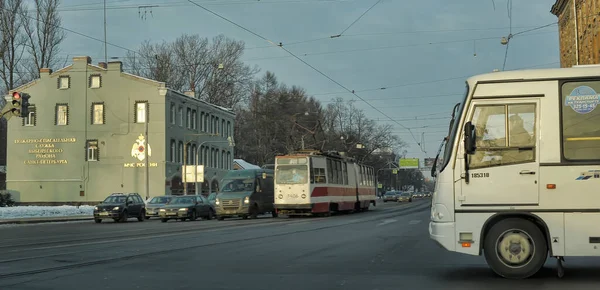 Rússia São Petersburgo 2019 Tamway Outros Transportes Estrada Cidade — Fotografia de Stock