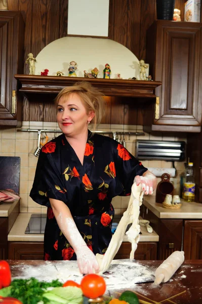 Housewife Kitchen Baking Dough — Stock Photo, Image