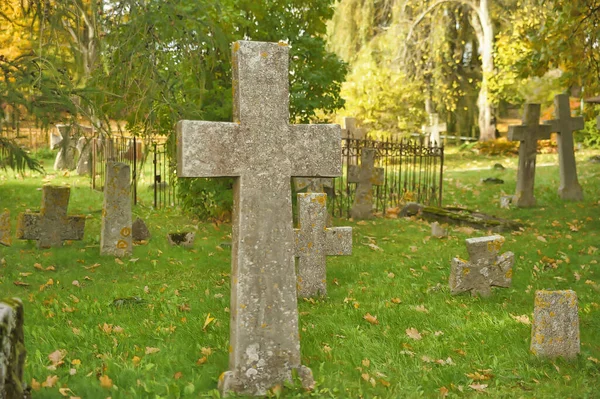 Estonia Tallinn 2016 Stone Crosses Old Cemetery Autumn — Fotografia de Stock