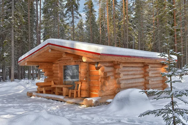 Holzhütte Aus Einem Blockhaus Einem Kiefernwald Winterlandschaft — Stockfoto