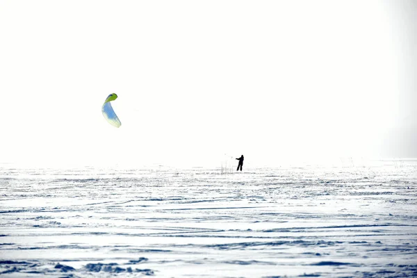 Petrozavodsk Rusko 2021 Trénink Sportovců Kitingu Zimního Slunečného Dne Jezeře — Stock fotografie