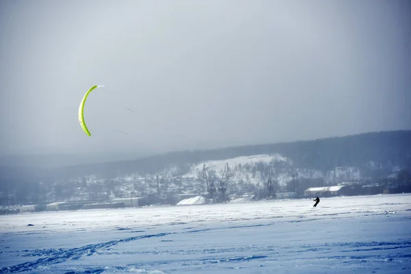 Petrozavodsk Rusko 2021 Trénink Sportovců Kitingu Zimního Slunečného Dne Jezeře — Stock fotografie