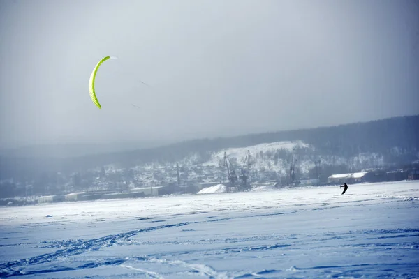 Petrozavodsk Oroszország 2021 Sportolók Kiképzése Téli Napsütéses Napon Onega Tavon — Stock Fotó
