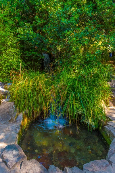 Konstgjort Vattenfall Vorontsov Park Staden Jalta Krimhalvön — Stockfoto