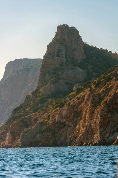Hermosa Vista Desde Agua Paisaje Montaña Crimea Amarillo Naranja Cerca —  Fotos de Stock