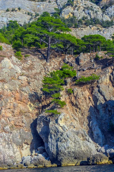 Vacker Utsikt Från Vattnet Vid Gul Och Orange Krim Bergslandskap — Stockfoto