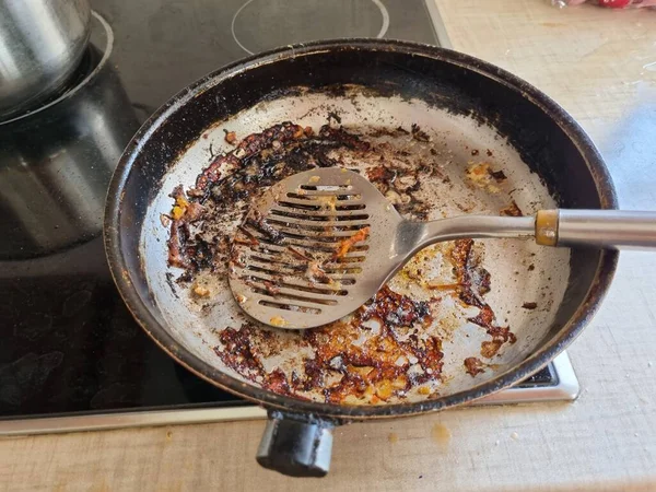 Wajan Penggorengan Dengan Sisa Sisa Telur Orak Arik Terbakar — Stok Foto