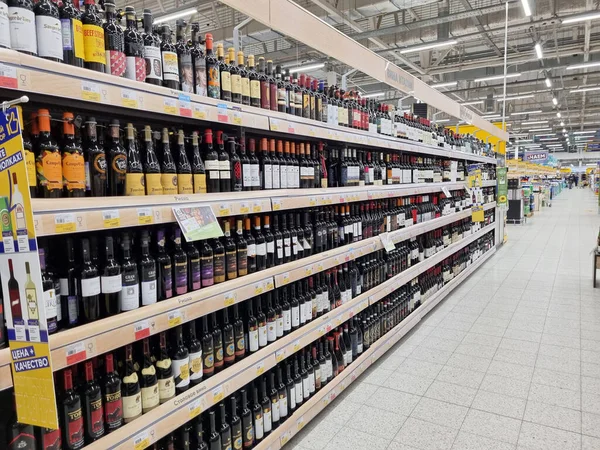 Rusia San Petersburgo 2021 Estantes Vino Supermercado — Foto de Stock