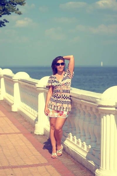 Brunette Woman Shorts Blouse Summer Embankment — Stock Photo, Image