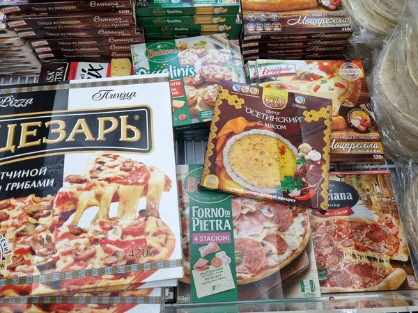 Rosja Sankt Petersburg 2021 Opakowań Mrożoną Pizzą Supermarkecie — Zdjęcie stockowe