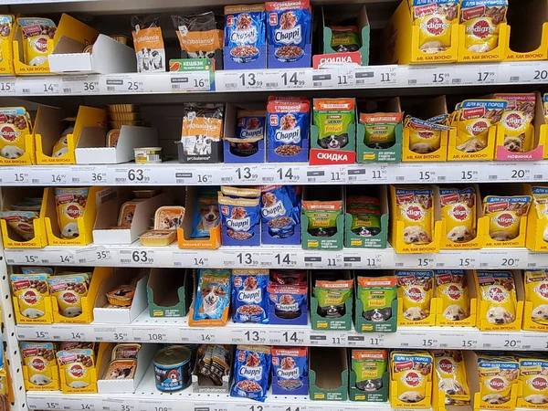 Rusia San Petersburgo 2021 Paquetes Con Alimentos Para Mascotas Supermercado —  Fotos de Stock