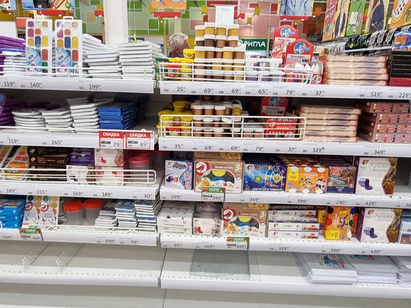 Rusia San Petersburgo 2021 Papelería Para Escolares Supermercado — Foto de Stock