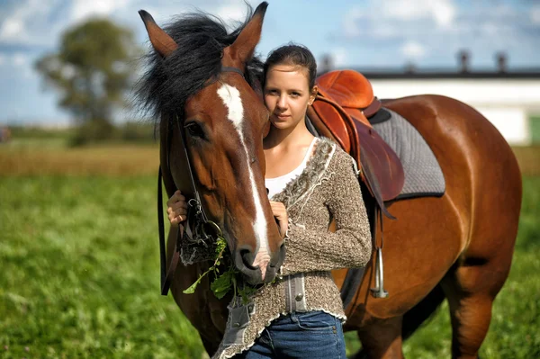 Beautiful young teen girl with the brown horse — Stock Photo, Image