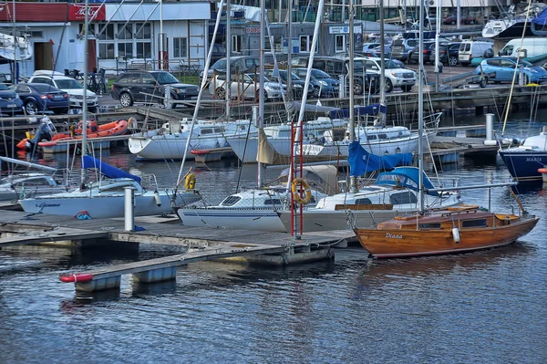 Yachts on the quay — Stock Photo, Image