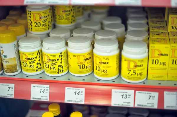 Vitaminok a szupermarket polcain — Stock Fotó
