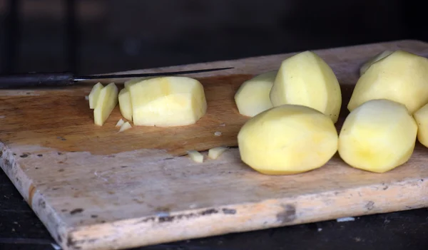 Geschälte Kartoffeln — Stockfoto