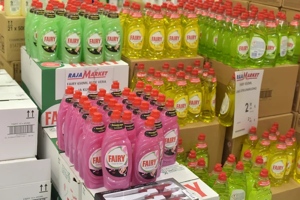 Υγρό πλυσίματος στα κουτιά στο σούπερ μάρκετ, Φινλανδία. — Φωτογραφία Αρχείου