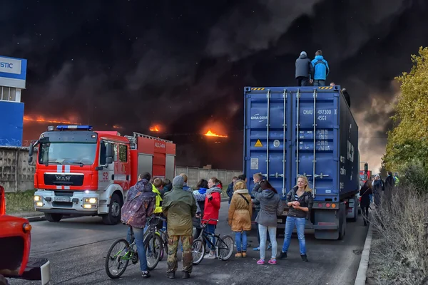 Großbrand im Industriegebiet — Stockfoto