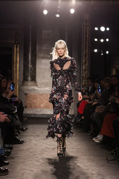 Francesco Scognamiglio göster