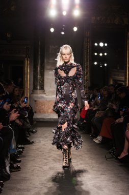 Francesco Scognamiglio göster