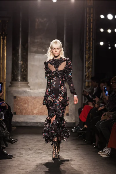 Francesco Scognamiglio göster