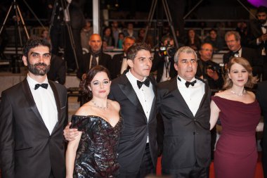 'Dikey (Rester dikey) kalan' prömiyeri 