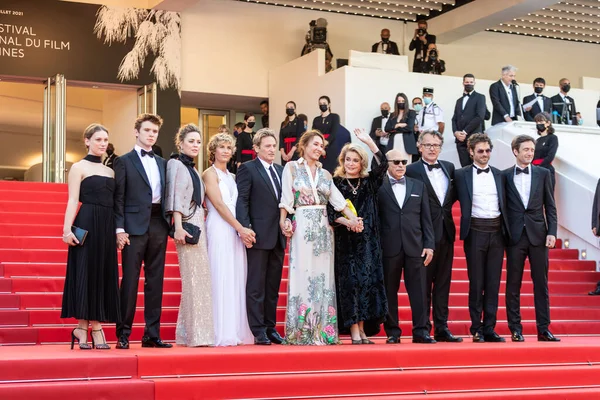 Cannes France July 2021 Lou Lampros Oscar Morgan Melissa George — 스톡 사진