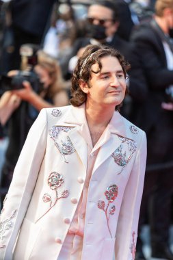 Cannes, FRANCE - 6 Temmuz 2021 'de Fransa' nın Cannes kentinde düzenlenen 74. Cannes Film Festivali 'nde Nicolas Maury 