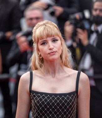 CANNES, FRANCE - Temmuz 06, 2021: Angele, 74. yıllık Cannes Film Festivali sırasında 