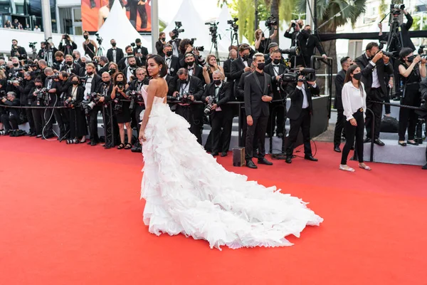 Cannes Frankreich Juli 2021 Der Gast Weißen Kleid Besucht Die — Stockfoto