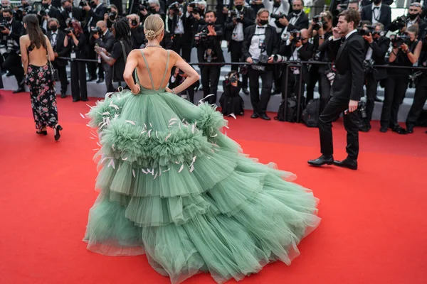 Cannes Frankrike Juli 2021 Tysk Modeinfluencer Leonie Hanne Poserar Grön — Stockfoto